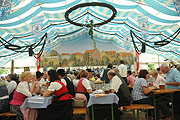 Festzelt (©Foto: Ingrid Grossmann)
